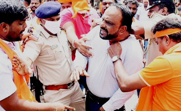 کرناٹک میں ہندوتوا بریگیڈ کے ذریعہ اردو صحافی محمد صفدر قیصر پر قاتلانہ حملہ، دیکھیں ویڈیو