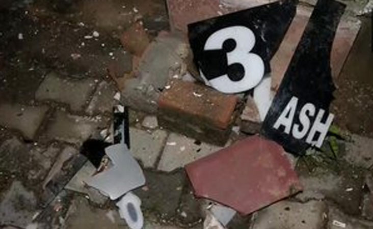 اسدالدین اویسی کے دہلی واقع گھر میں توڑ پھوڑ، دروازہ اور کھڑکیوں کو پہنچا نقصان، 5 افراد حراست میں