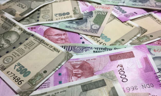 اگر آپ کے پاس ہے 2000 روپے کا نوٹ، تو 30 ستمبر سے پہلے بینک میں جمع کر دیں!