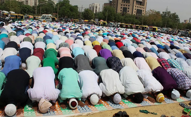 گروگرام نماز تنازعہ: پہلے 37 مقامات پر نمازِ جمعہ کی اجازت تھی، پھر گھٹ کر 29 ہوئی، اور اب 18