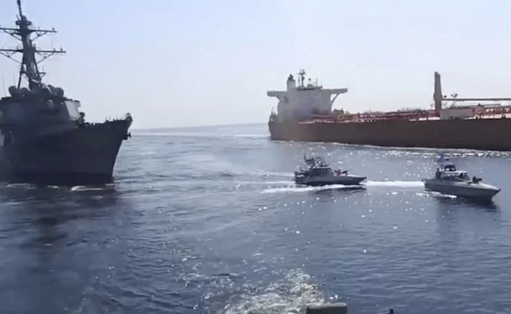 ایران نے امریکہ پر لگایا تیل ٹینکر کی چوری کا الزام، دیکھیے سمندر میں بنائی گئی ویڈیو