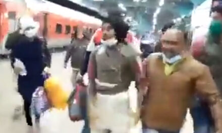 بجرنگ دل کارکنان نے مسلم نوجوان کو ٹرین سے جبراً اتارا، پٹائی کی، پھر پولس کے حوالے کر دیا