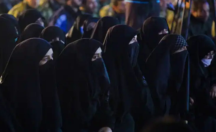 طالبان نے خواتین کے حجاب نہ پہننے پر رشتہ داروں کو سزا دینے کا سنایا فرمان، تو جی-7 ہوا ناراض