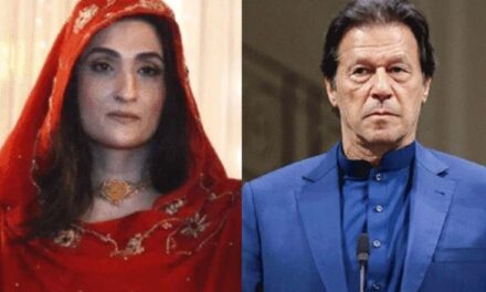 کیا پاکستانی وزیر اعظم عمران خان کی حکومت بچانے کے لیے بیوی بشریٰ کر رہیں جادو-ٹونا؟