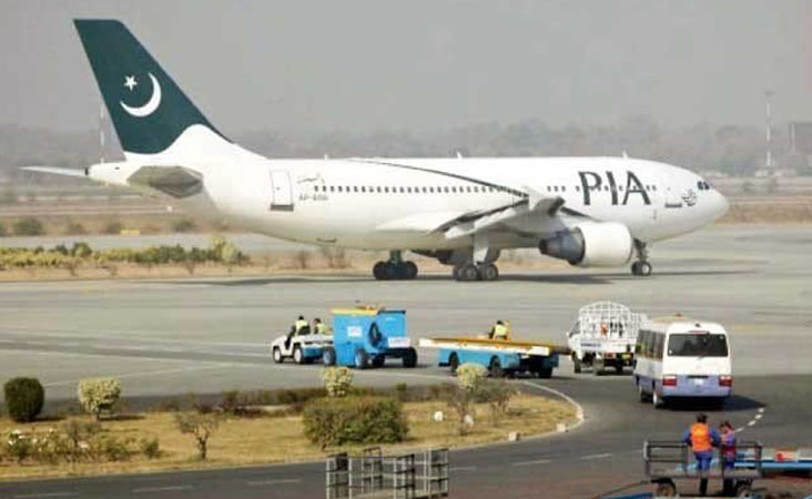 ’آف ڈیوٹی بھی انڈرگارمنٹس ضرور پہنیں‘، پاکستانی ایئرلائنس نے اپنے اسٹاف کے لیے نیا اصول کیوں قائم کیا؟