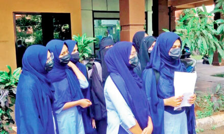 جموں و کشمیر میں جماعت اسلامی سے منسلک تقریباً 300 اسکولوں کو بند کرنے کا حکم